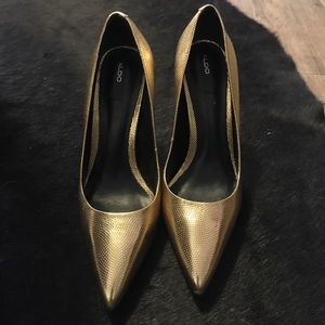 Gold Aldo pointy toe heels